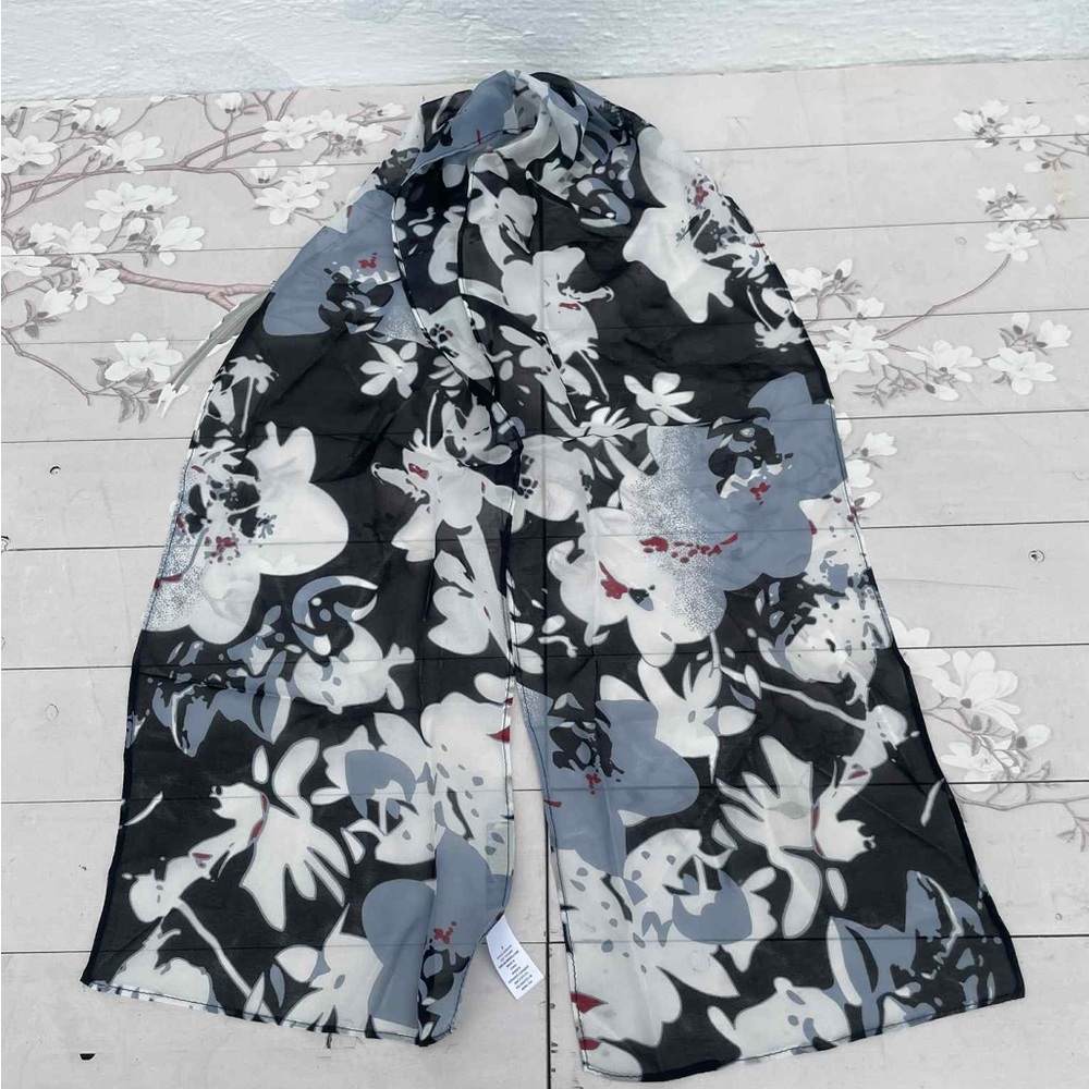 Edwards Redwood & Ross Floral scarf